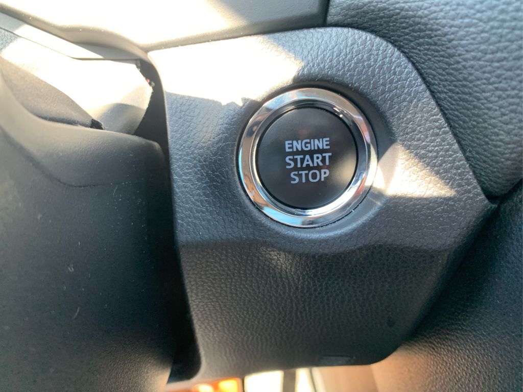 2022 Toyota RAV4 XLE photo 28