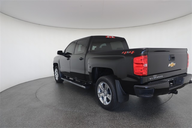 2018 Chevrolet Silverado 1500 Custom photo 11