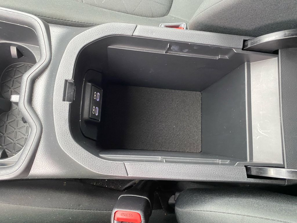 2024 Toyota RAV4 XLE photo 22