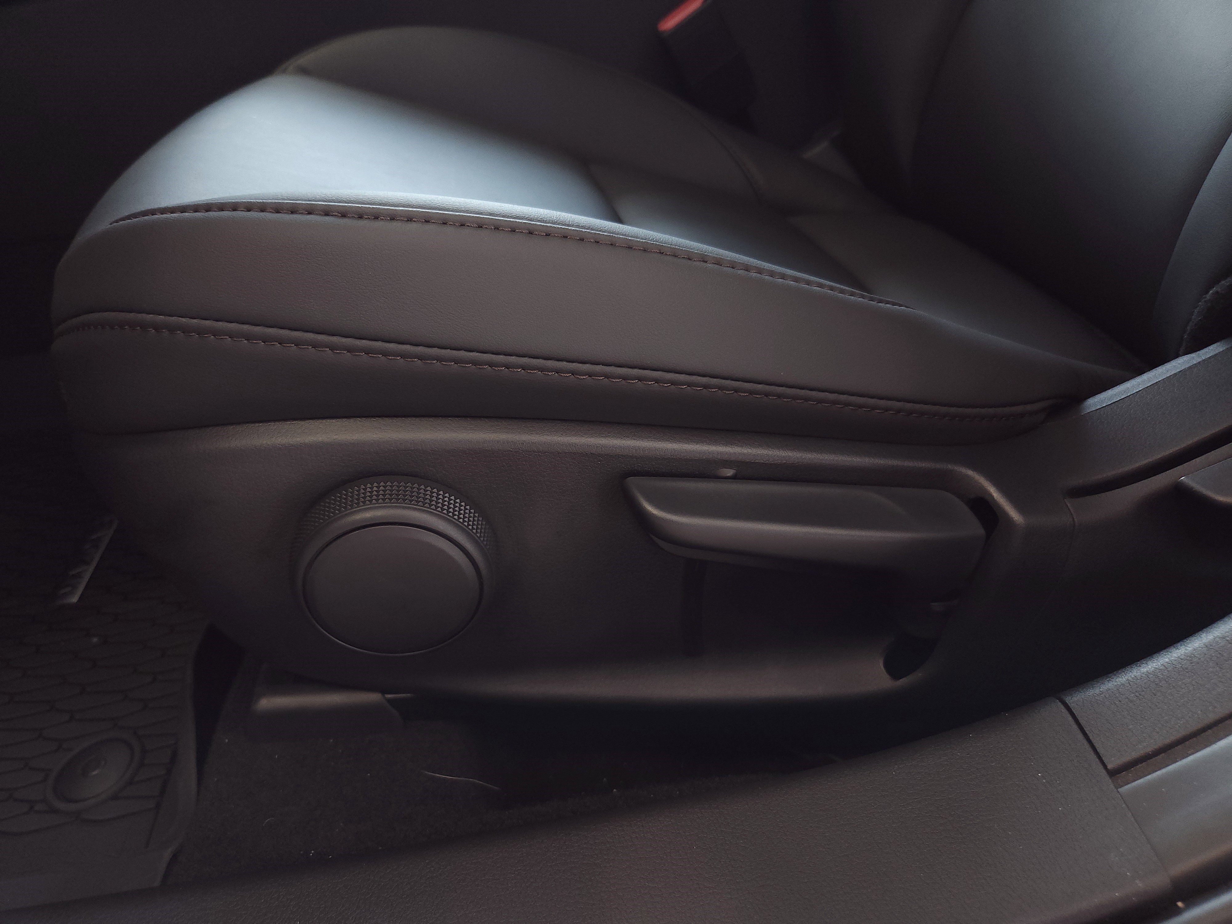 2025 Mazda Mazda3 Sedan 2.5 Select Sport photo 3