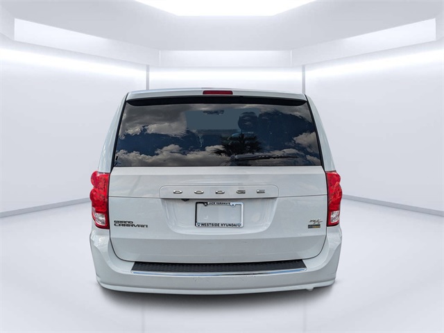 2016 Dodge Grand Caravan R/T photo 4