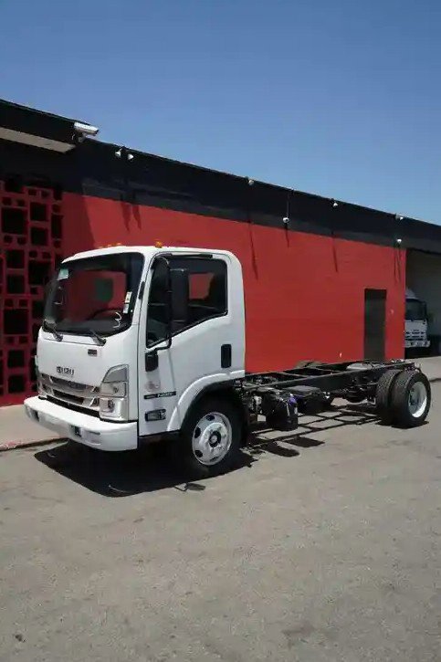 2024 Isuzu NRR Standard photo 3