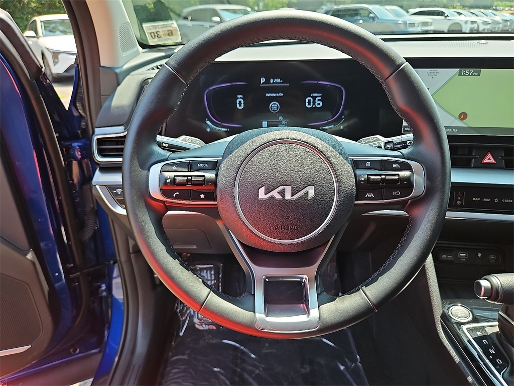 2025 Kia Sportage EX photo 18