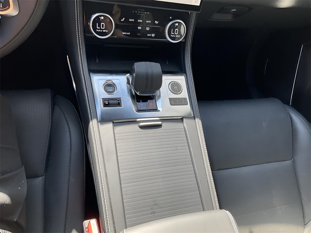 2025 Jaguar F-PACE P250 R-Dynamic S photo 10