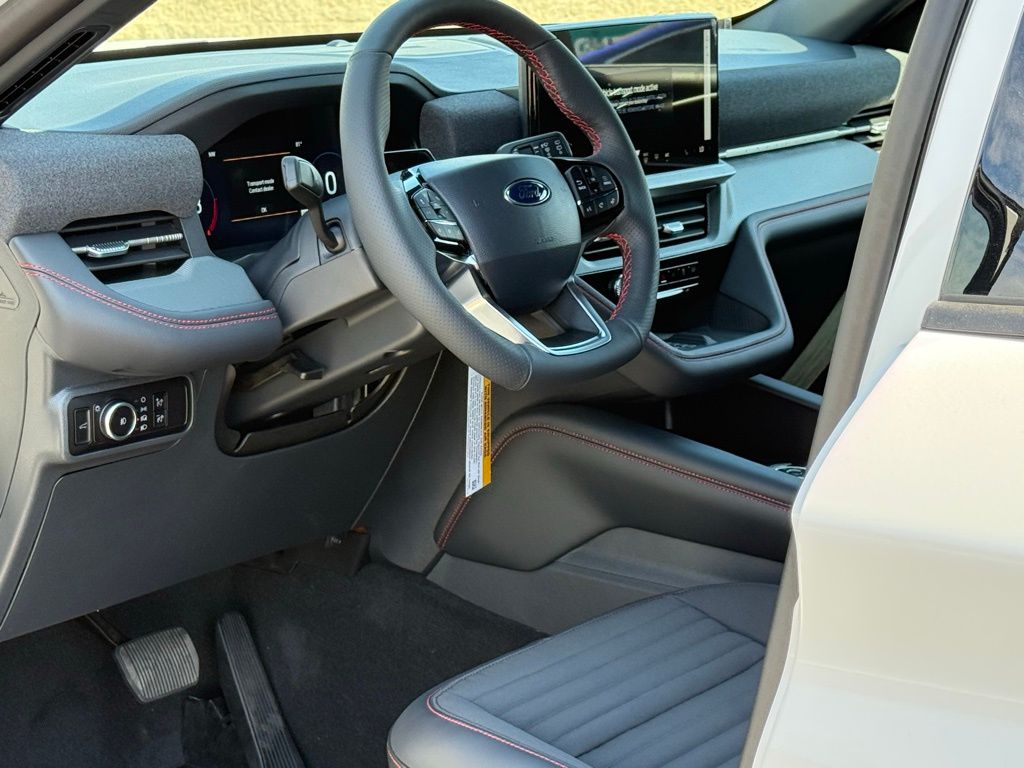 2025 Ford Explorer ST-Line photo 7
