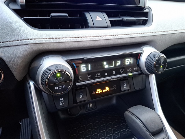 2025 Toyota RAV4 Hybrid XLE photo 11