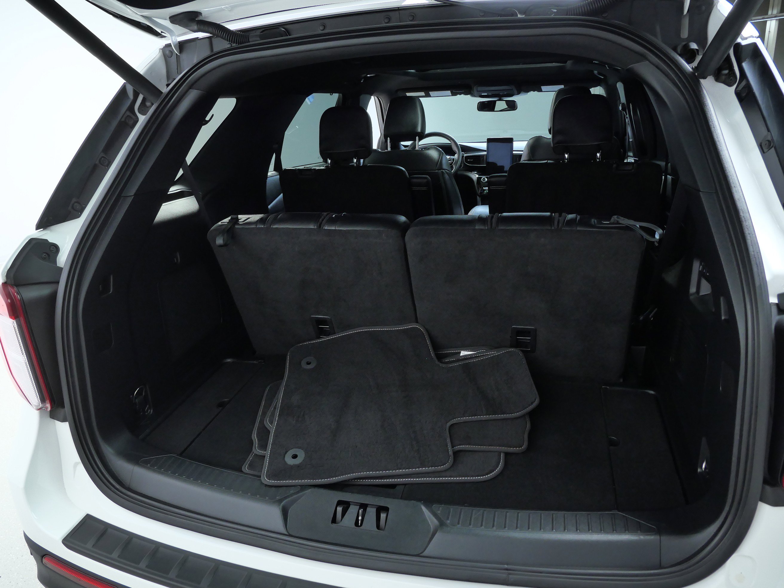 2022 Ford Explorer ST photo 5