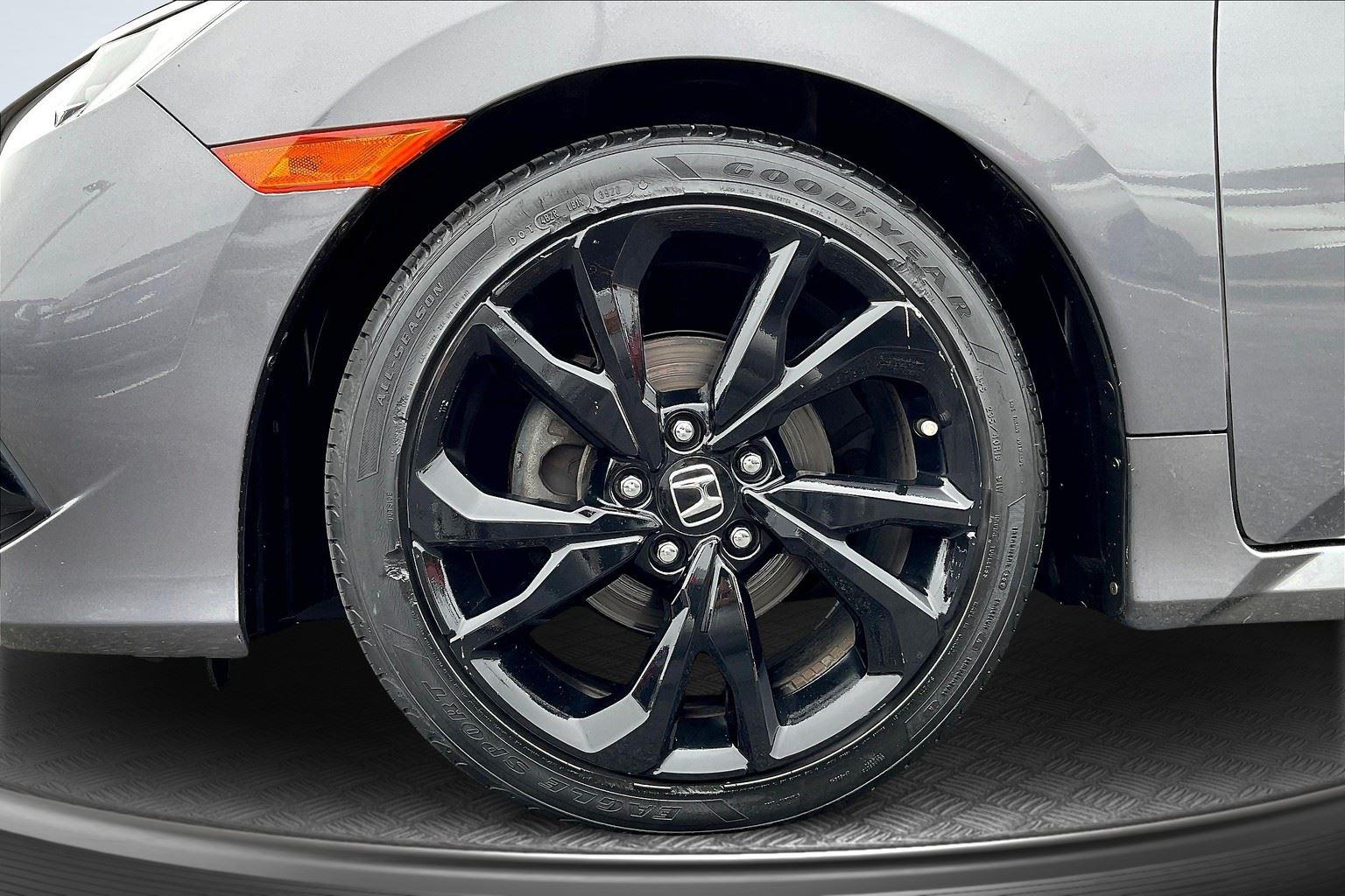 2019 Honda Civic Sport photo 9