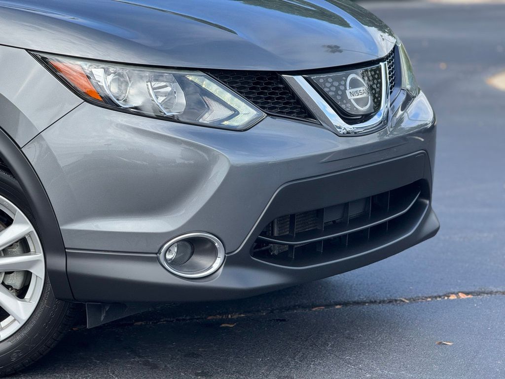 2018 Nissan Rogue Sport SV photo 2