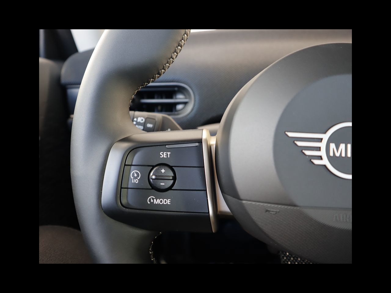 2025 Mini Cooper 2 Door Hardtop Signature photo 11