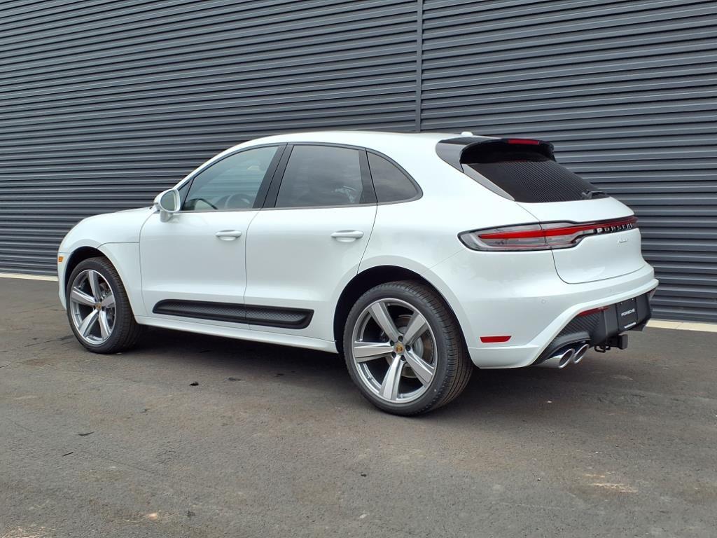 2025 Porsche Macan T photo 3