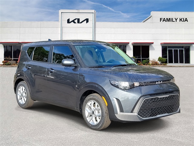 2025 Kia Soul LX's photo