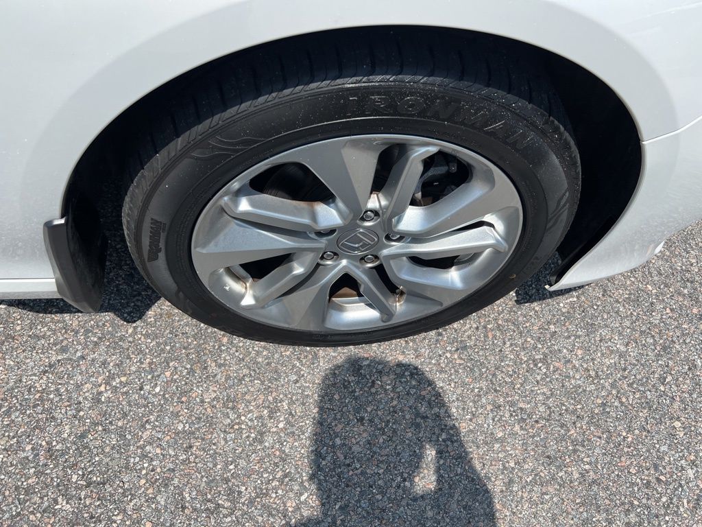 2018 Honda Accord LX 1.5T photo 10