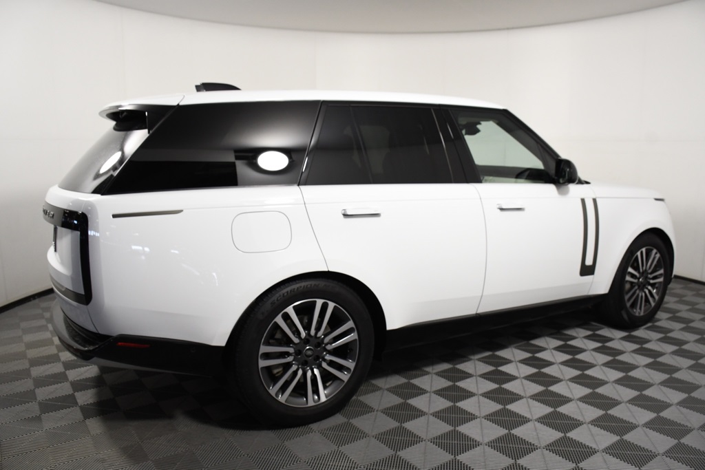 2025 Land Rover Range Rover SE photo 7