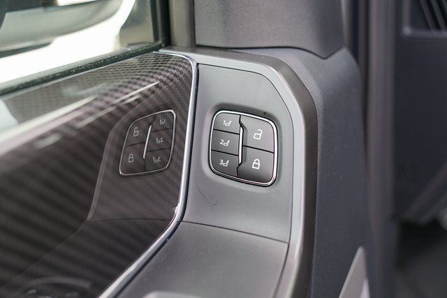 2025 FORD F-150 - Image 34