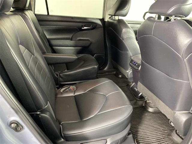 2023 Toyota Highlander XLE photo 11