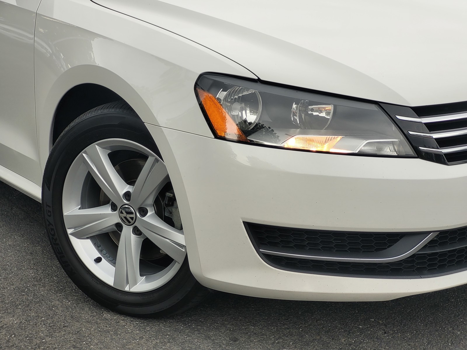 2015 Volkswagen Passat SE photo 3