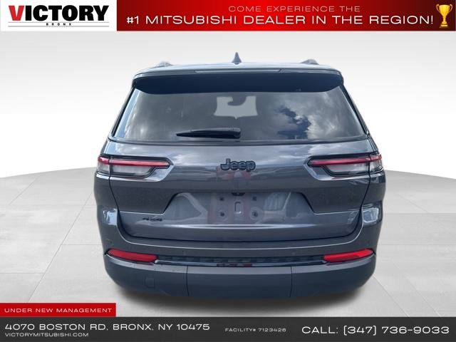 2023 Jeep Grand Cherokee Altitude photo 3