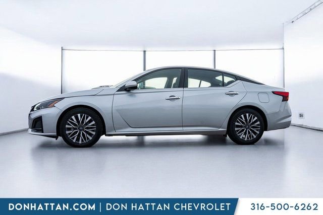 Used 2023 Nissan Altima SV with VIN 1N4BL4DV5PN373079 for sale in Park City, KS