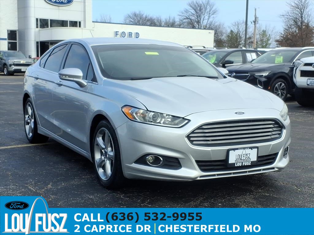 2016 Ford Fusion SE's photo