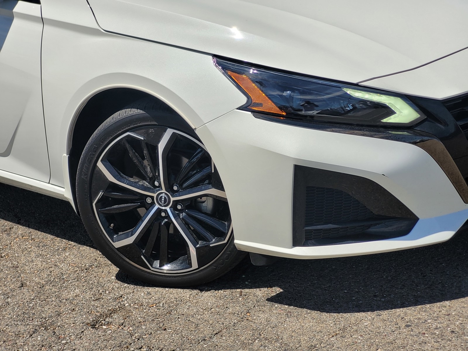2023 Nissan Altima 2.5 SR photo 9