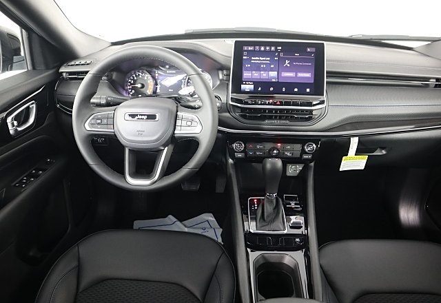2025 Jeep Compass Latitude photo 8