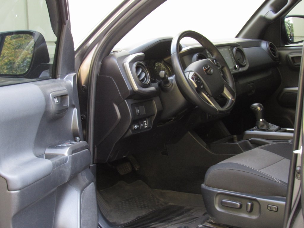 2023 Toyota Tacoma TRD Off-Road photo 12