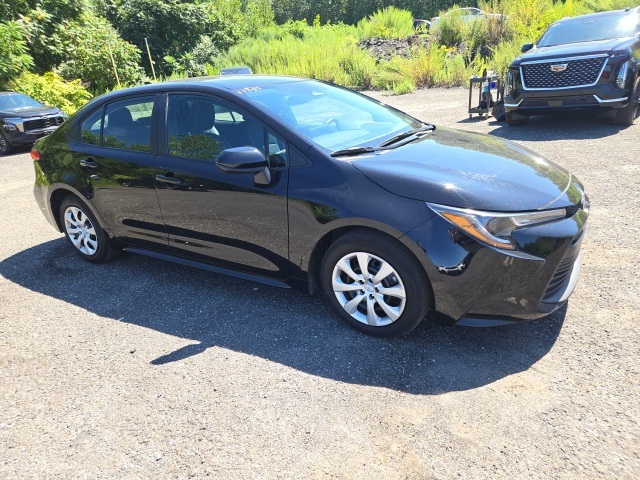 2024 Toyota Corolla LE's photo