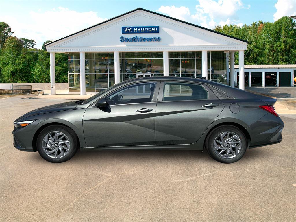 2025 Hyundai Elantra Hybrid photo 3