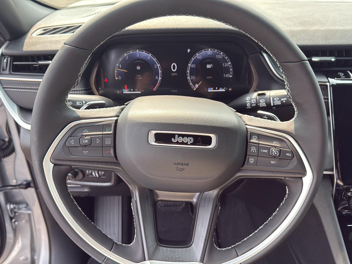 2025 Jeep Grand Cherokee Altitude photo 18