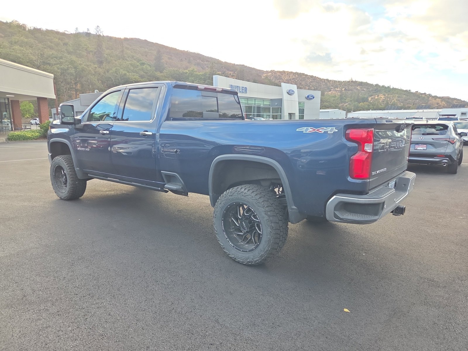 2022 Chevrolet Silverado 3500HD LTZ photo 3