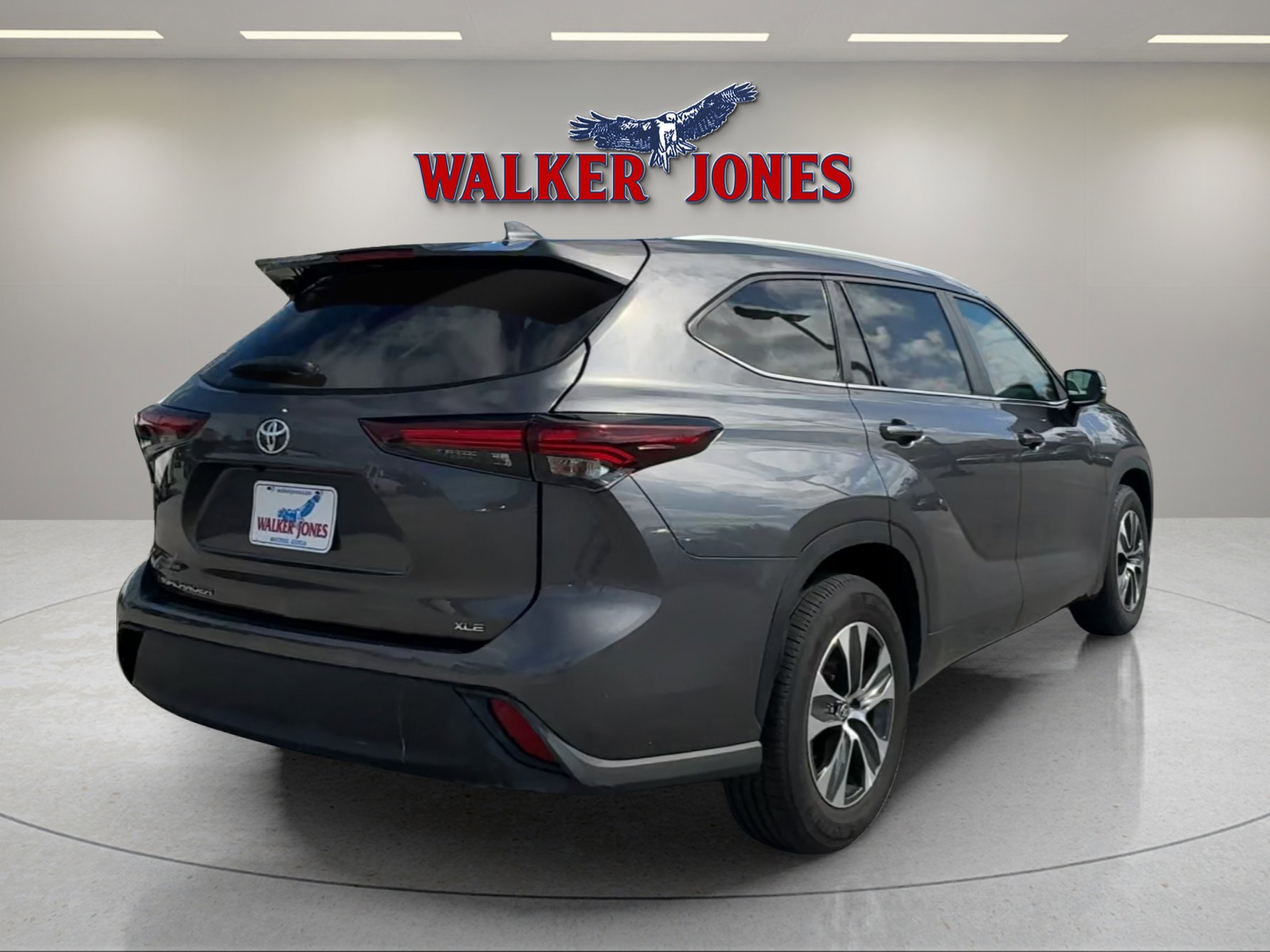 2024 Toyota Highlander XLE photo 3