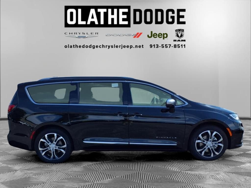 2026 Chrysler Pacifica Pinnacle photo 29