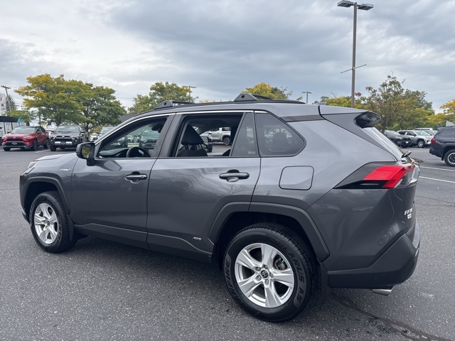 2021 Toyota RAV4 Hybrid LE photo 3