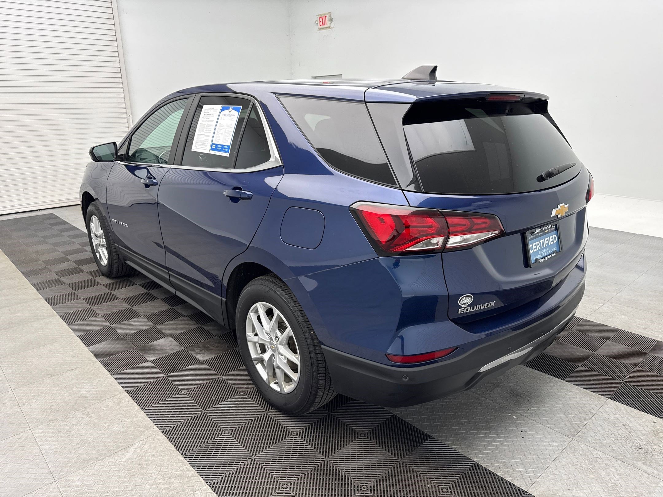 2022 Chevrolet Equinox LT photo 2