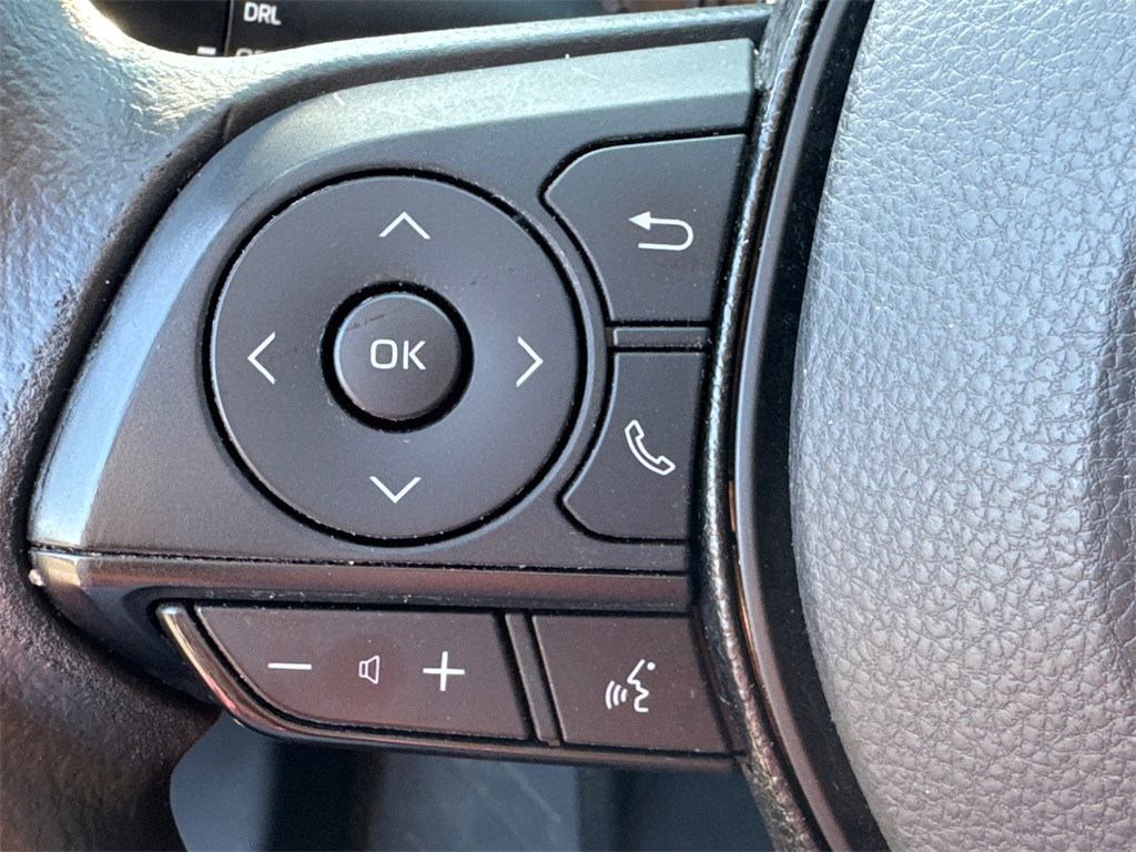 2021 Toyota RAV4 LE photo 25