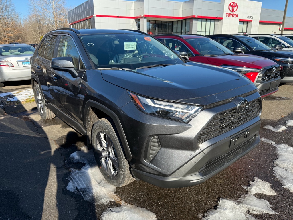 2025 Toyota RAV4 LE's photo