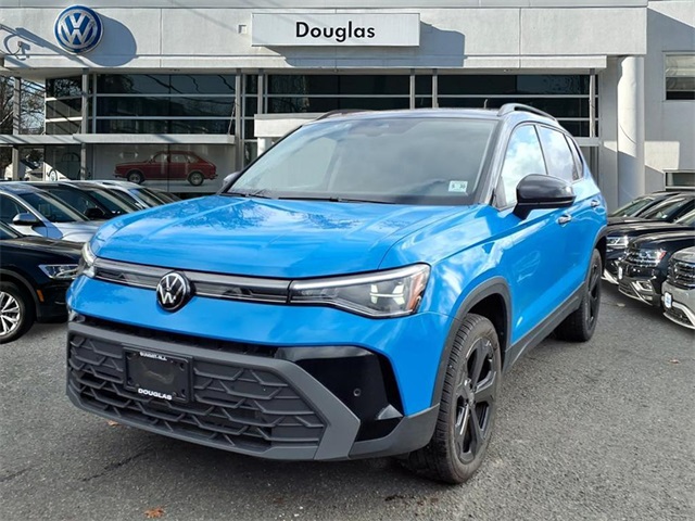 2025 Volkswagen Taos SE Black's photo