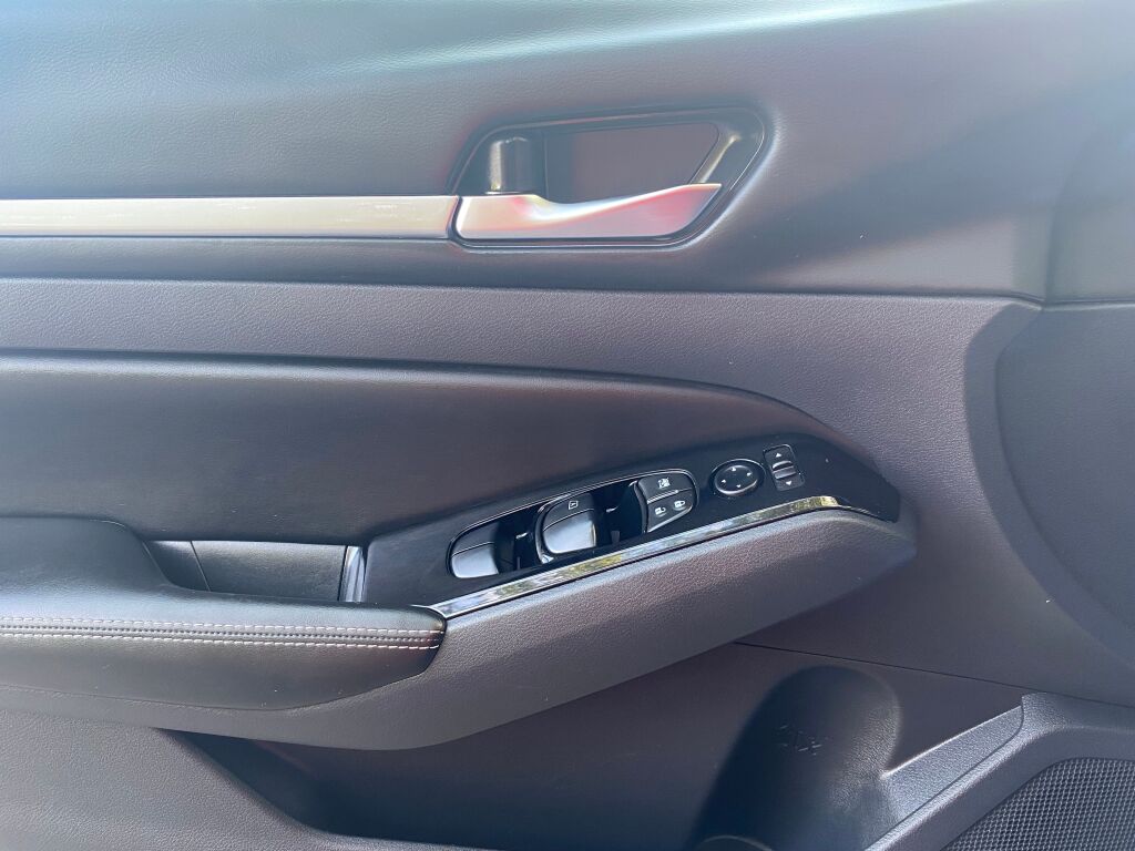 2023 Nissan Altima 2.5 SV photo 10