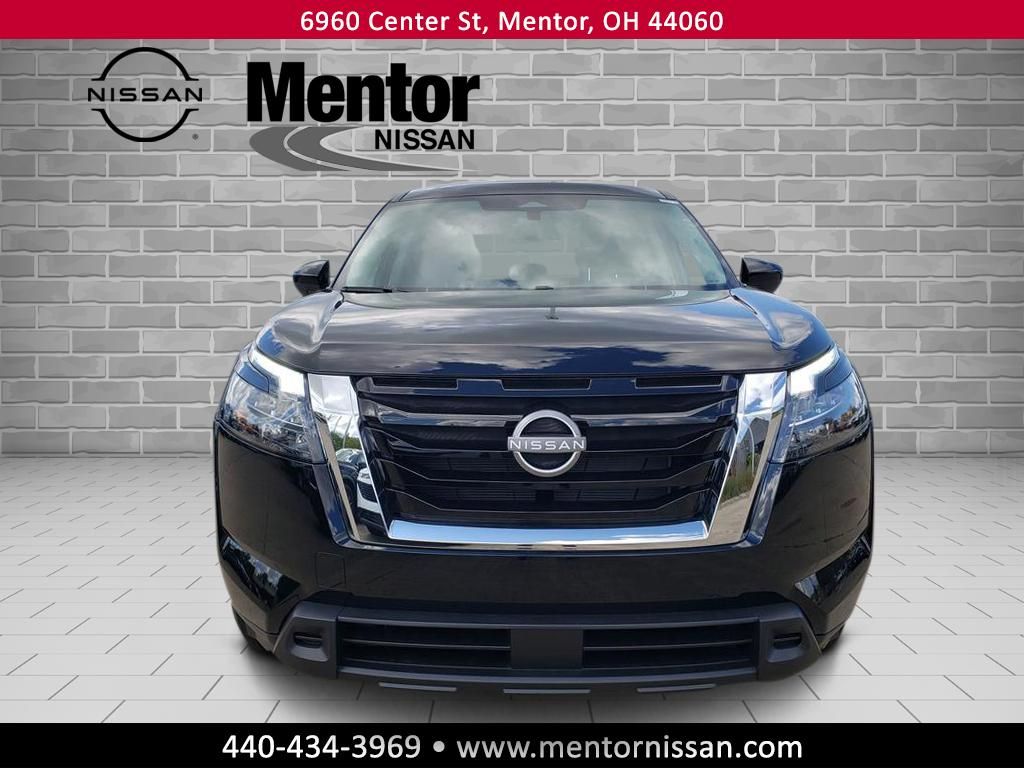 2025 Nissan Pathfinder S photo 2