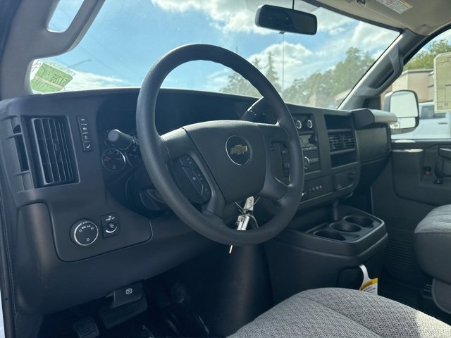 2025 Chevrolet Express Cargo 3500 photo 11