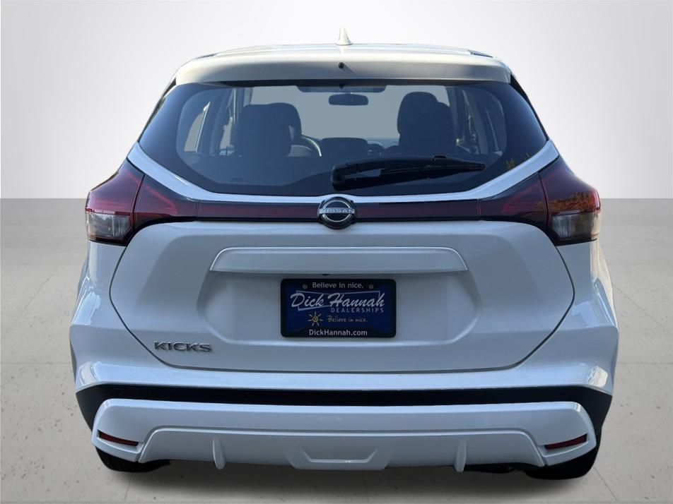 2024 Nissan Kicks S photo 8
