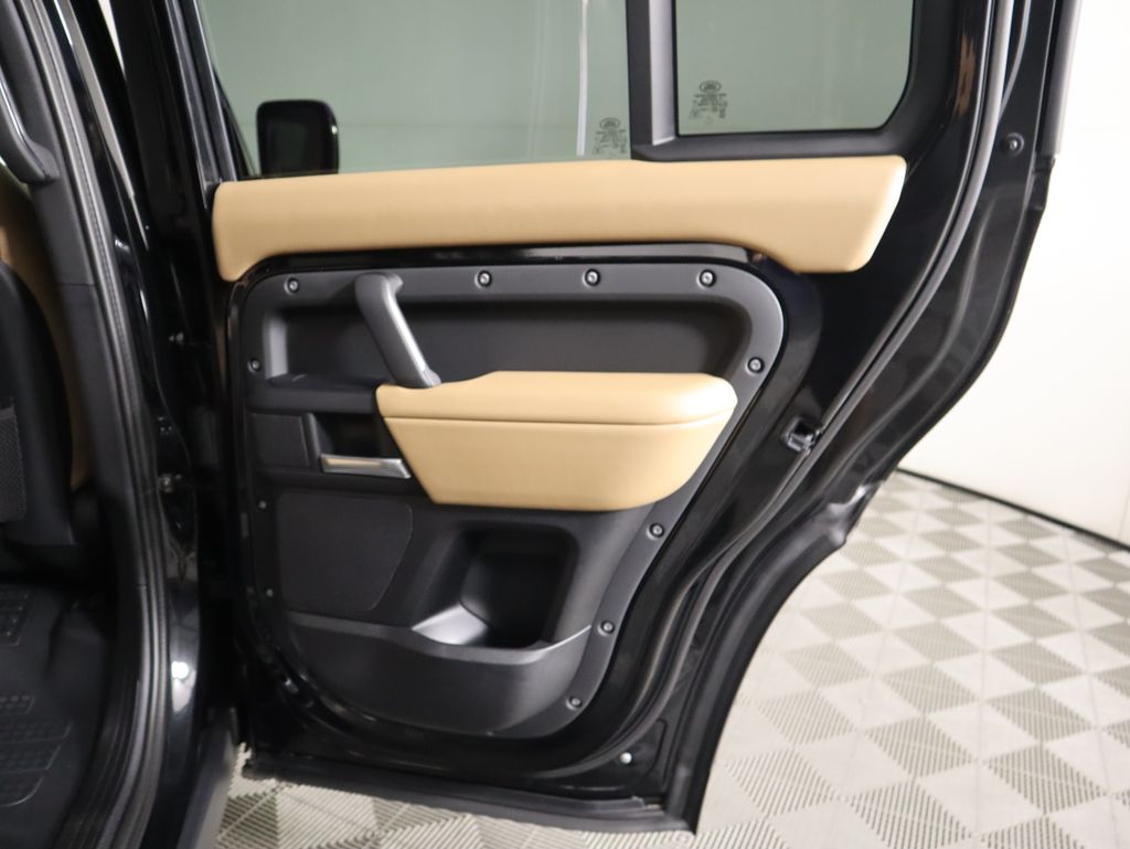 2025 Land Rover Defender 110 S photo 25