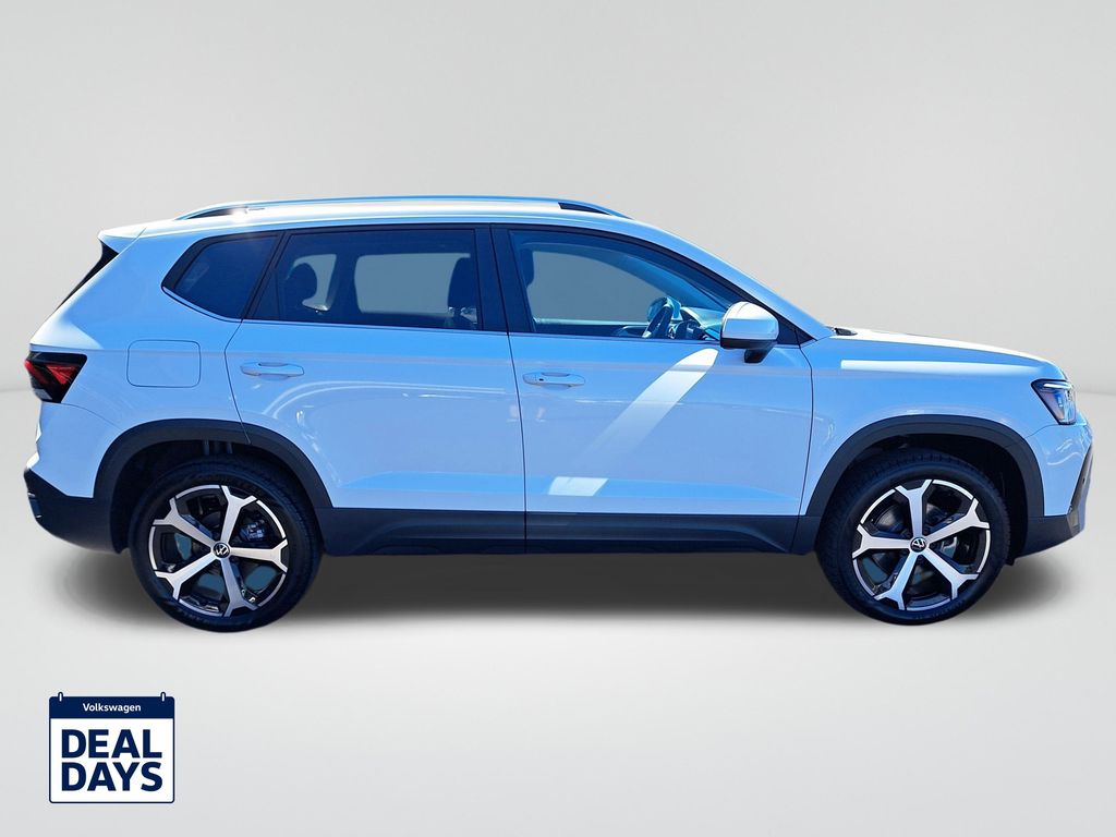 2025 Volkswagen Taos SEL photo 4