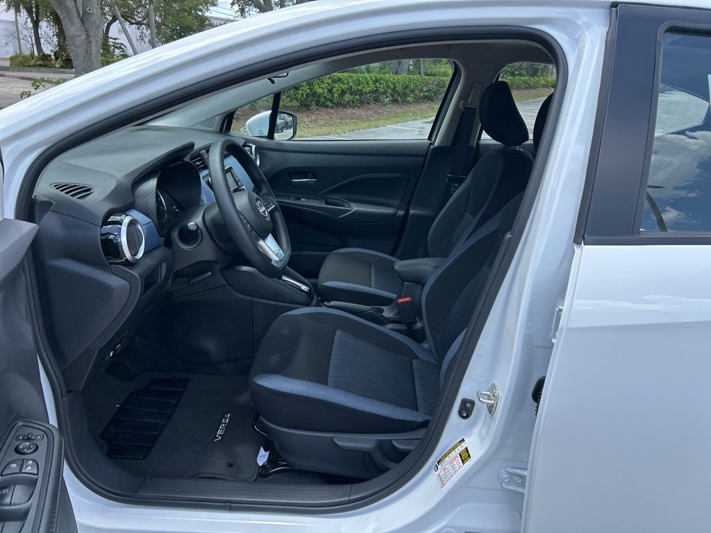 2025 Nissan Versa SV photo 9