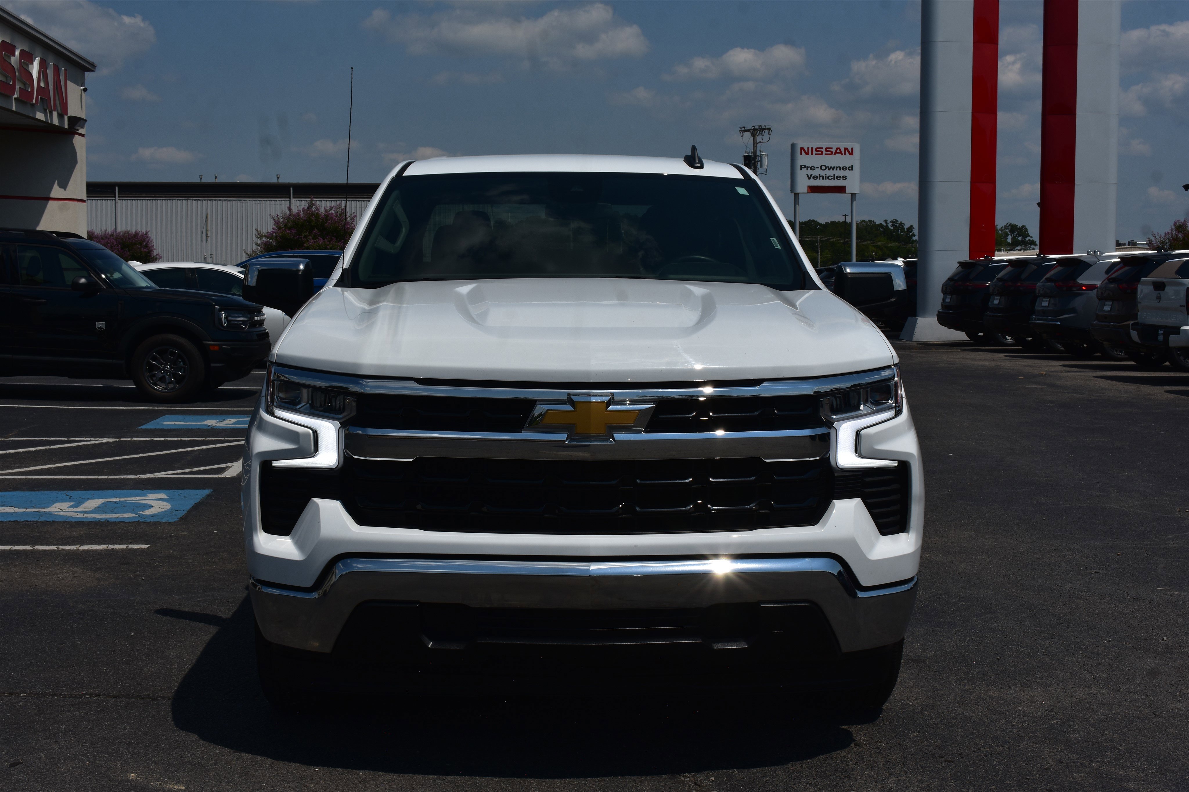 Used 2024 Chevrolet Silverado 1500 LT with VIN 1GCPACED4RZ177037 for sale in Little Rock