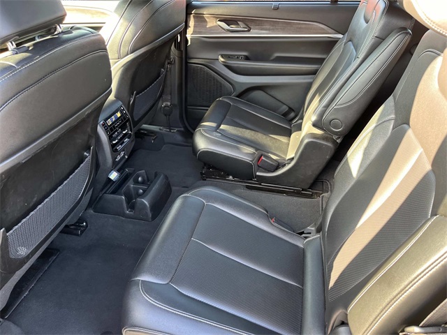 2024 Jeep Grand Cherokee Limited photo 17