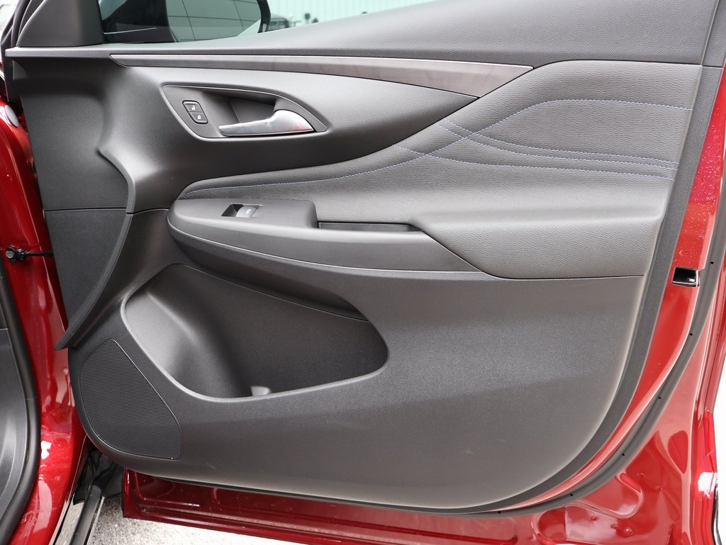 2025 Buick Envista ST photo 8