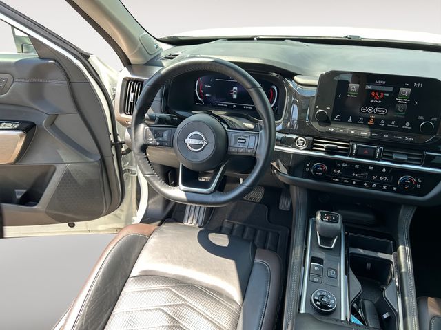 2024 Nissan Pathfinder Platinum photo 12