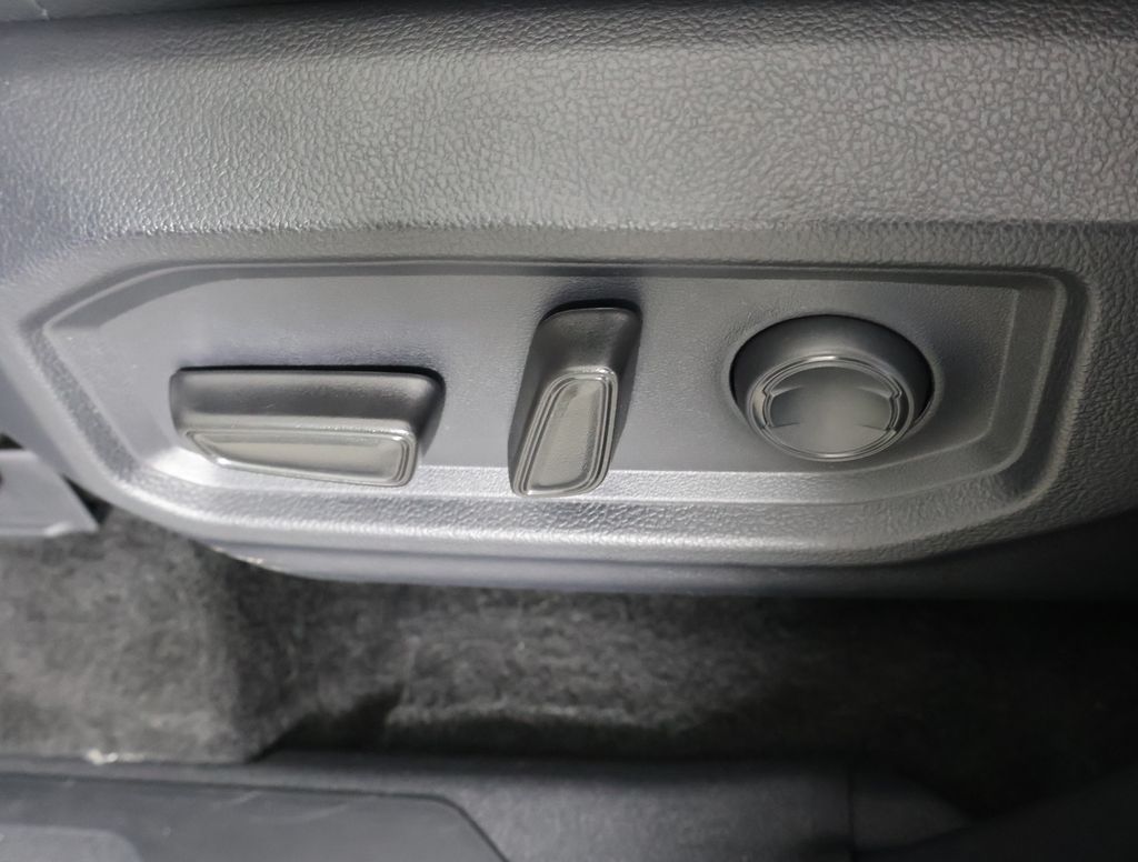 2025 Toyota Tundra SR5 photo 9